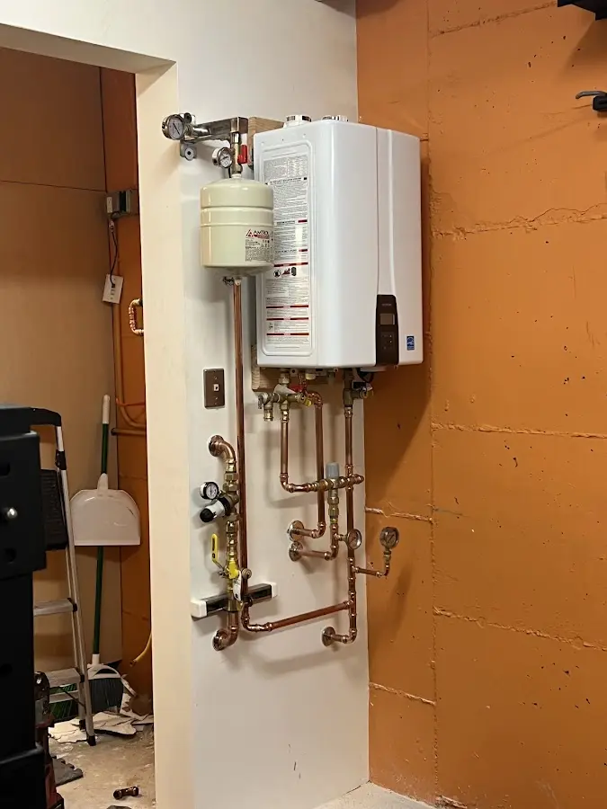 Plumbing technician inspecting water heater connections in Laguna Vista