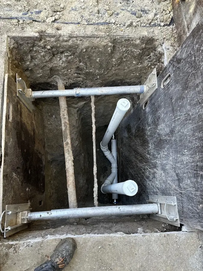 Experienced plumber completing Drain Cleaning work in Laguna Vista
